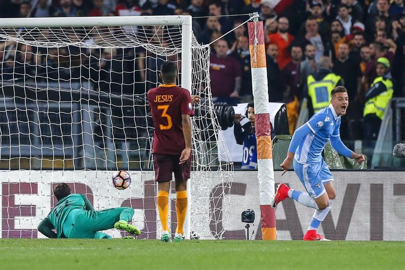 La Lazio hace buena la ventaja de la ida y pasa a la final pese a la derrota