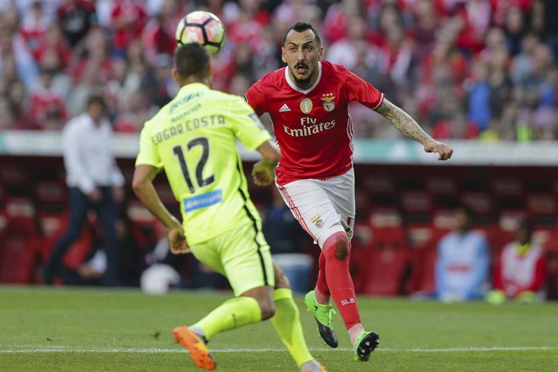 El Benfica se asienta en el liderato tras derrocar al Marítimo