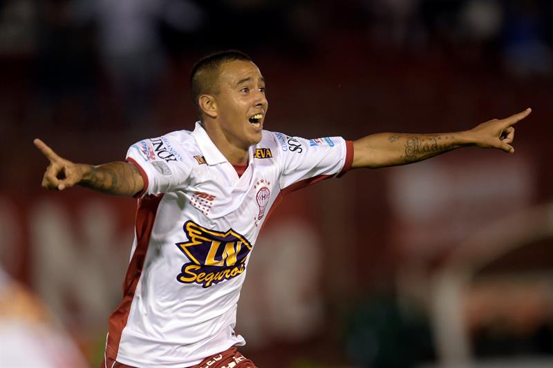 Increíble: Un jugador de Boca le pidió a uno de Huracán que fallara un penalti