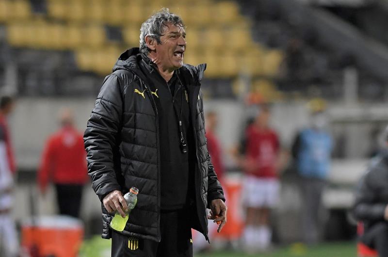 Peñarol no sale del pozo