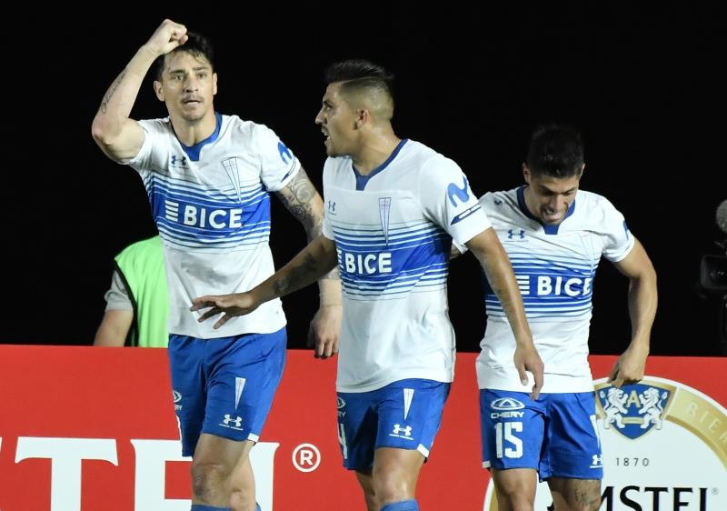 Universidad Católica acelera y toma el trono en Chile