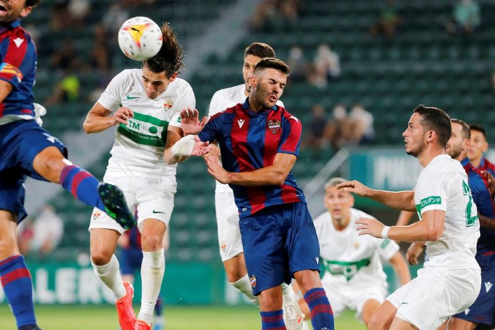 Confía el Elche en seguir con la buena racha en el Martínez Valero. EFE