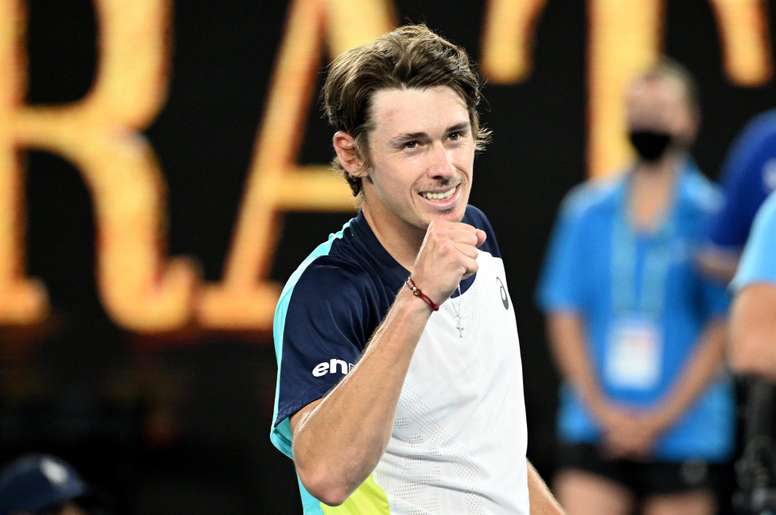 El australiano Alex de Minaur celebra su triunfo ante el español Pablo Andujar. EFE/EPA/DAVE HUNT