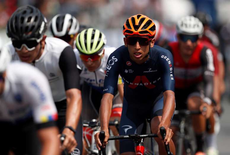 El colombiano Egan Bernal (c), del equipo INEOS Grenadiers y actual el campeón del Giro de Italia de 2021, en una fotografía de archivo. EFE/Ernesto Guzmán