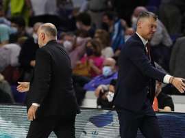Los técnicos del FC Barcelona, el lituano Sarunas Jasikevicius (d) y del Real Madrid Pablo Laso, en una imagen de archivo. EFE/ Kiko Huesca