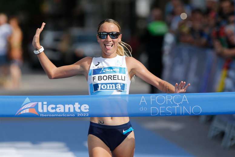La argentina Florencia Borelli se proclama campeona del medio maratón de Alicante que ha finalizado en Torrevieja, en la tercera y última jornada del Campeonato Iberoamericano Alicante 2022. EFE/Alicante 2022/miguelezteam