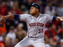 Fotografía de archivo en la que se registró al dominicano Framber Valdez, lanzador inicialista zurdo de los Astros de Houston, quien trabajó ocho entradas sin permitir anotaciones y ponchó a cinco bateadores para acreditarse la vitoria de su equipo 1-9 sobre los Mets de Nueva York. EFE/CJ Gunther