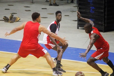 La selección de baloncesto mayor de Panamá entrena, el 22 de junio de 2022, en Ciudad de Panamá (Panamá). EFE/Carlos Lemos
