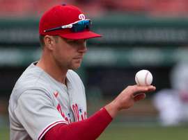 Fotografía de archivo en la que se registró al pelotero estadounidense Rhys Hoskins, primera base de los Filis de Filadelfia. EFE/CJ Gunther