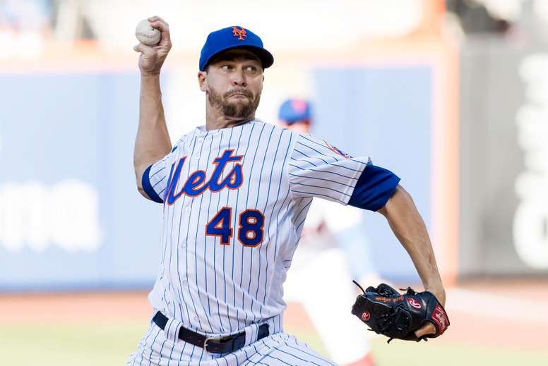 Jacob deGrom de los Mets de Nueva York en acción frente a los Bravos de Atlanta en el Citi Field, en Nueva York (EE.UU.), este 7 de agosto de 2022. EFE/EPA/Justin Lane