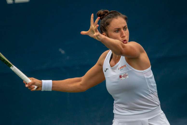 La tenista española Sara Sorribes Tormo en acción contra la estadounidense Claire Liu en la primera ronda del Masters de Canadá, en Toronto, este 9 de agosto de 2022. EFE/ Julio César Rivas