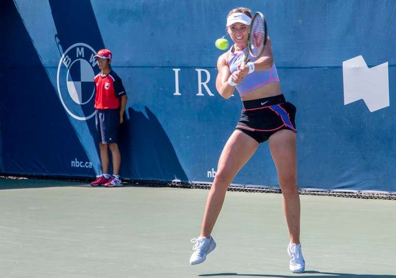 La tenista española Paula Badosa en acción contra la kazaja Yulia Putintseva, en la segunda ronda del Masters en Toronto (Canadá), este 10 de agosto de 2022. EFE/ Julio César Rivas