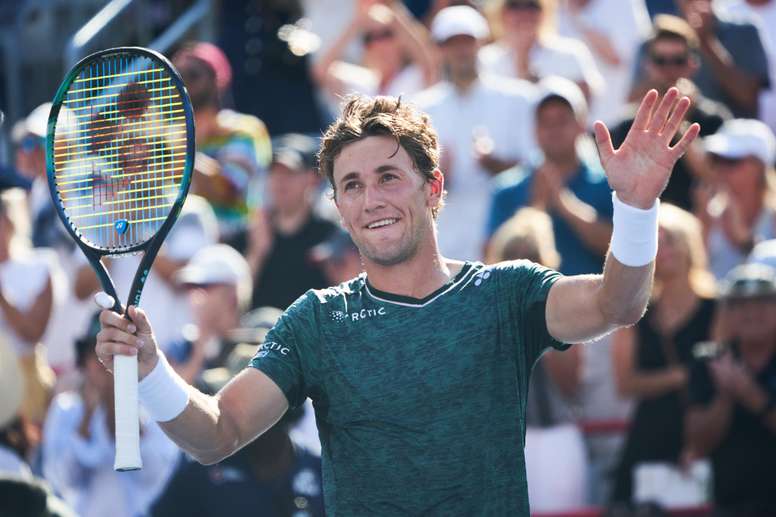Casper Ruud de Noruega celebra tras vencer a Roberto Bautista Agut de España, durante el Abierto de Montreal (Canadá), este 11 de agosto de 2022. EFE/EPA/Andres Pichette