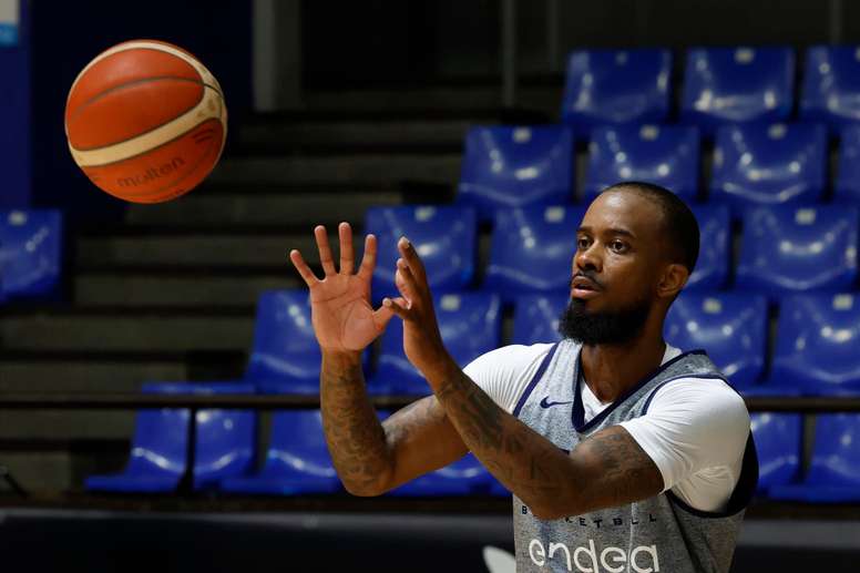 El escolta de la selección española, Lorenzo Brown durante un entrenamiento del equipo en el Movistar Academy Magariños de Madrid. EFE/J.J.Guillén