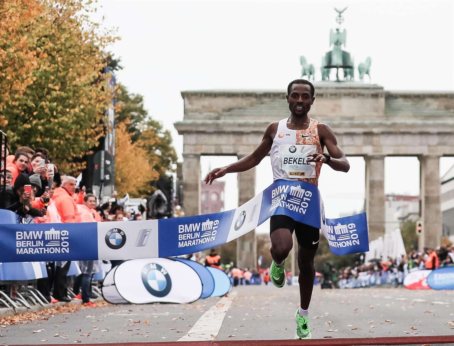 El atleta etíope Kenenisa Bekele durante el maratón de Berlín en 2019 EFE/EPA/HAYOUNG JEON/Archivo