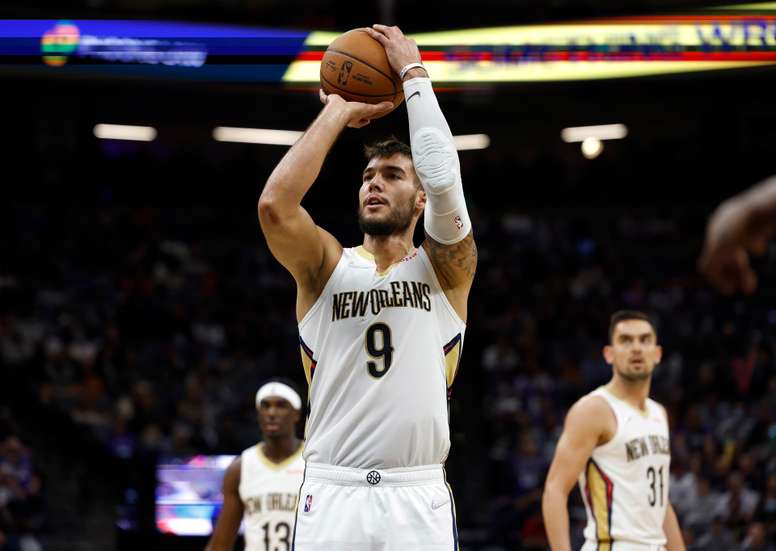 El español Willy Hernangómez de los New Orleans Pelicans, en una fotografía de archivo. EFE/John G. Mabanglo