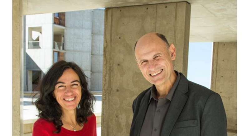 Concepción Rodríguez y Juan Carlos Izpisúa, de los laboratorios Altos en San Diego. Fotografía facilitada por el propio investigador. EFE