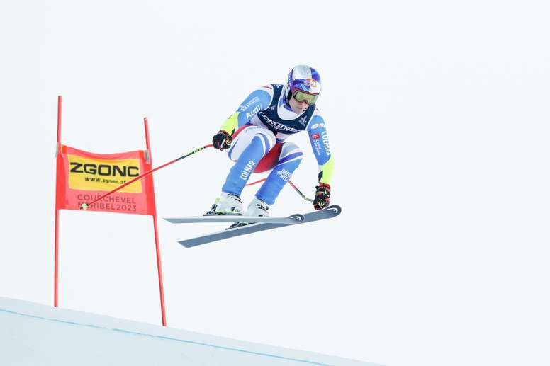 El francés Alexis Pinturault, en acción durante el Súper Gigante de la Combinada de los Mundiales de esquí alpino que se disputan en Courchevel (Francia) EFE/EPA/GUILLAUME HORCAJUELO