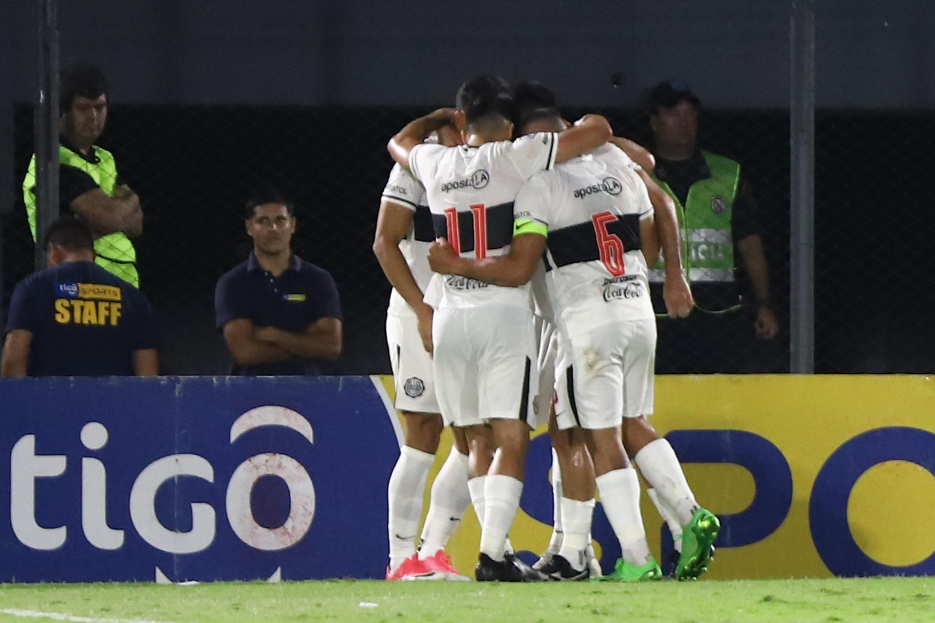 Bruera reaviva la liga en el último suspiro