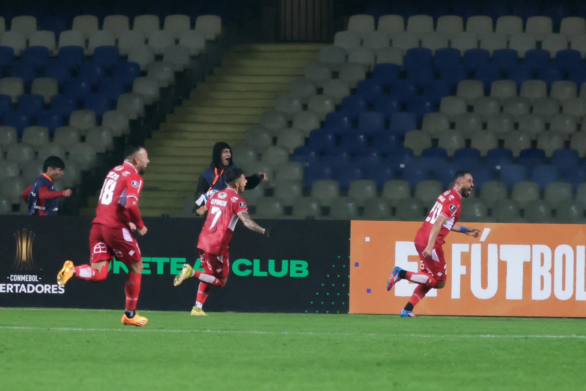 Empate sin goles en el camino a octavos de Ñublense y Audax