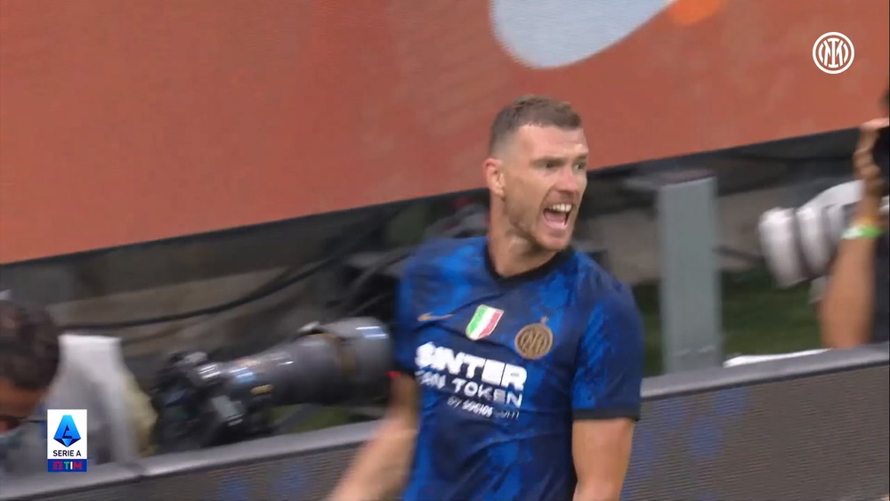 Il gol all'esordio di Dzeko con l'Inter. Dugout