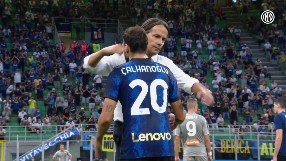 Il debutto da urlo di Calhanoglu. Dugout