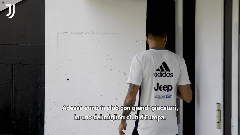 Kaio Jorge saluta i nuovi tifosi. Dugout