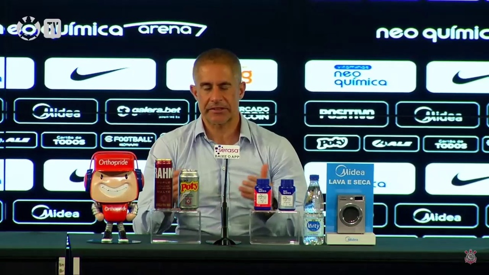 Sylvinho comenta sobre situação física de Róger Guedes. DUGOUT