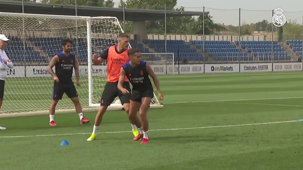 Ferland Mendy à l'entrainement avec le Real Madrid. dugout