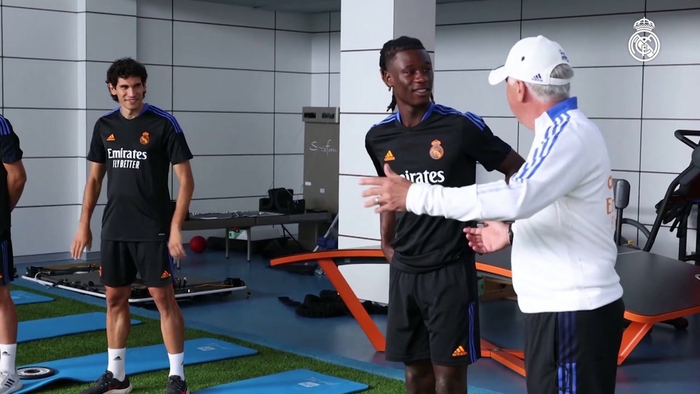 Le premier entrainement de Camavinga avec le Real Madrid. dugout