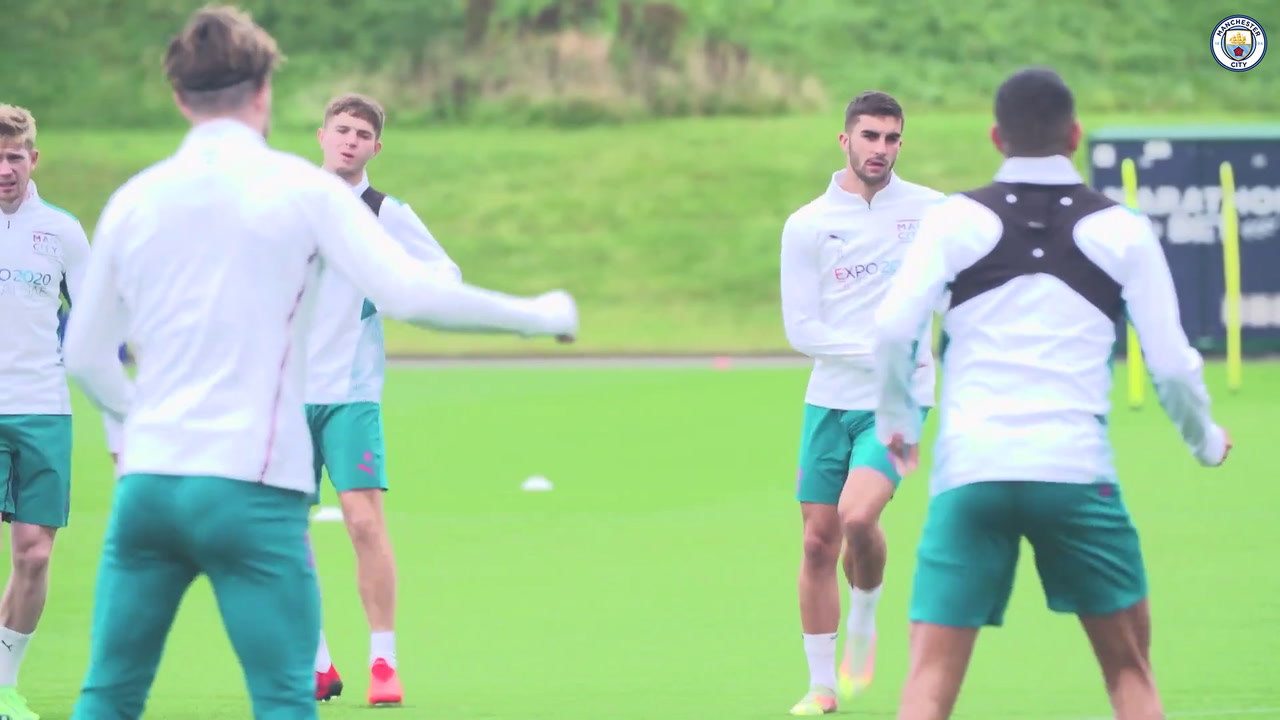 VID O l entrainement de  Manchester City avant le Paris  