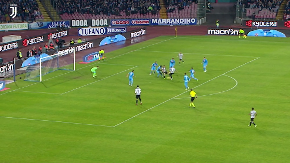 L'incredibile gol di Pogba contro il Napoli. Dugout