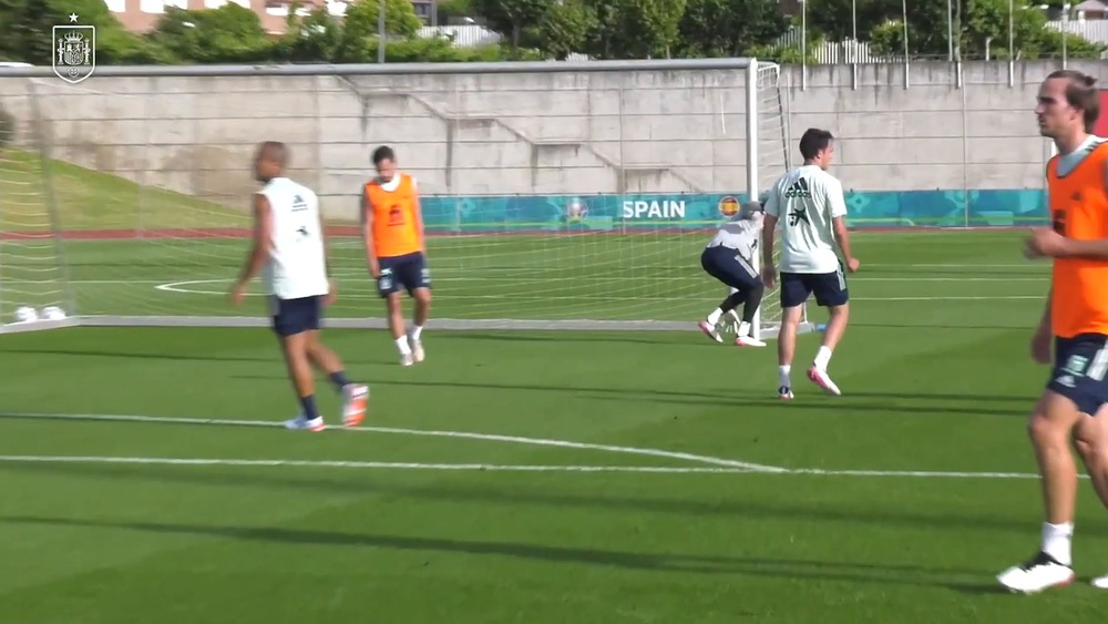 David de Gea and Robert Sanchez are making finesaves in training. DUGOUT