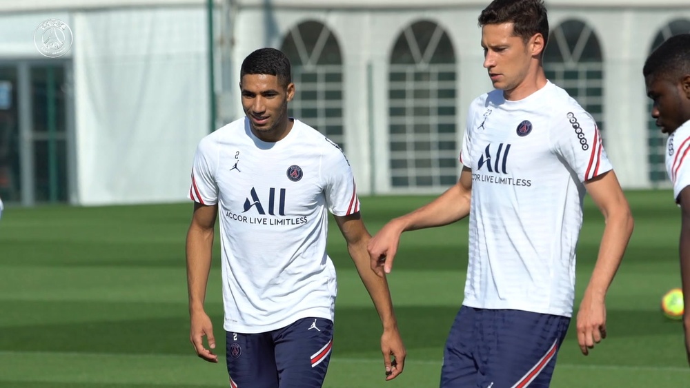 La séance d'entraînement d' Achraf Hakimi. dugout