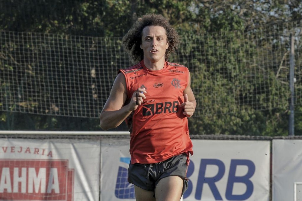 Em primeiro dia no Flamengo, David Luiz passa por avaliações físicas e anima comissão técnica